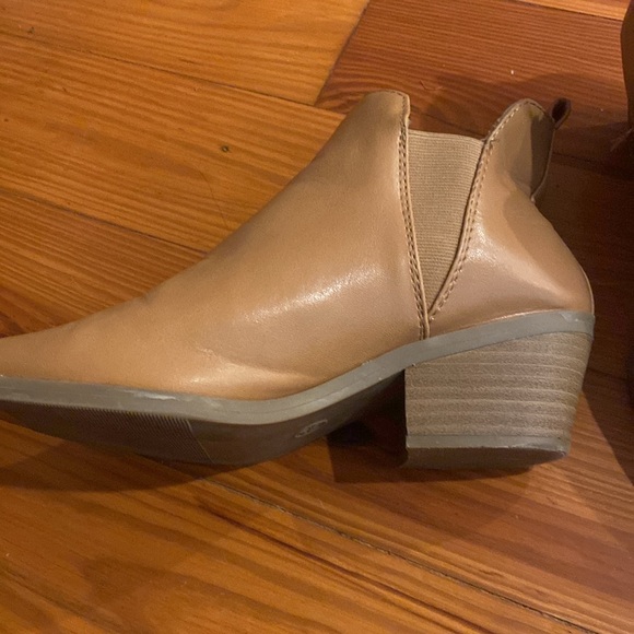 Universal Thread camel booties - Picture 2 of 5